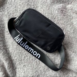 Lululemon Everywhere Belt Bag Black/White